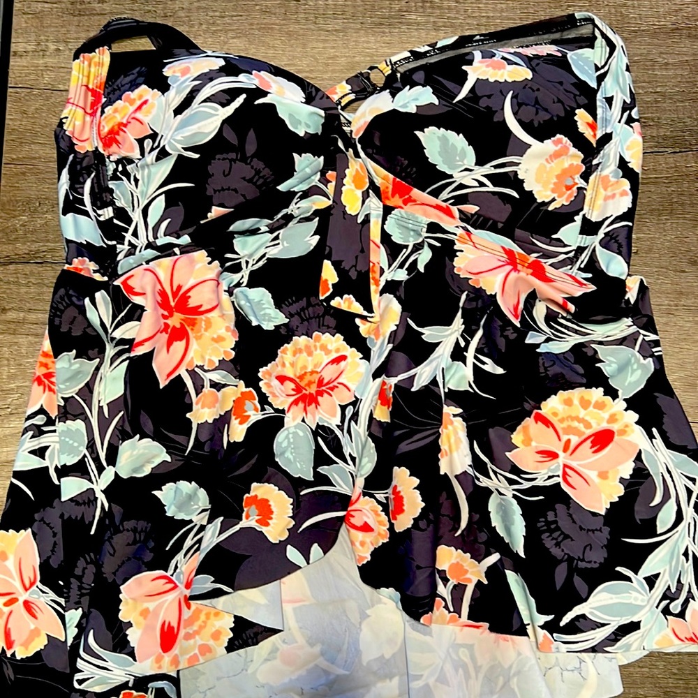 Underwire Swim Top - Black Floral.